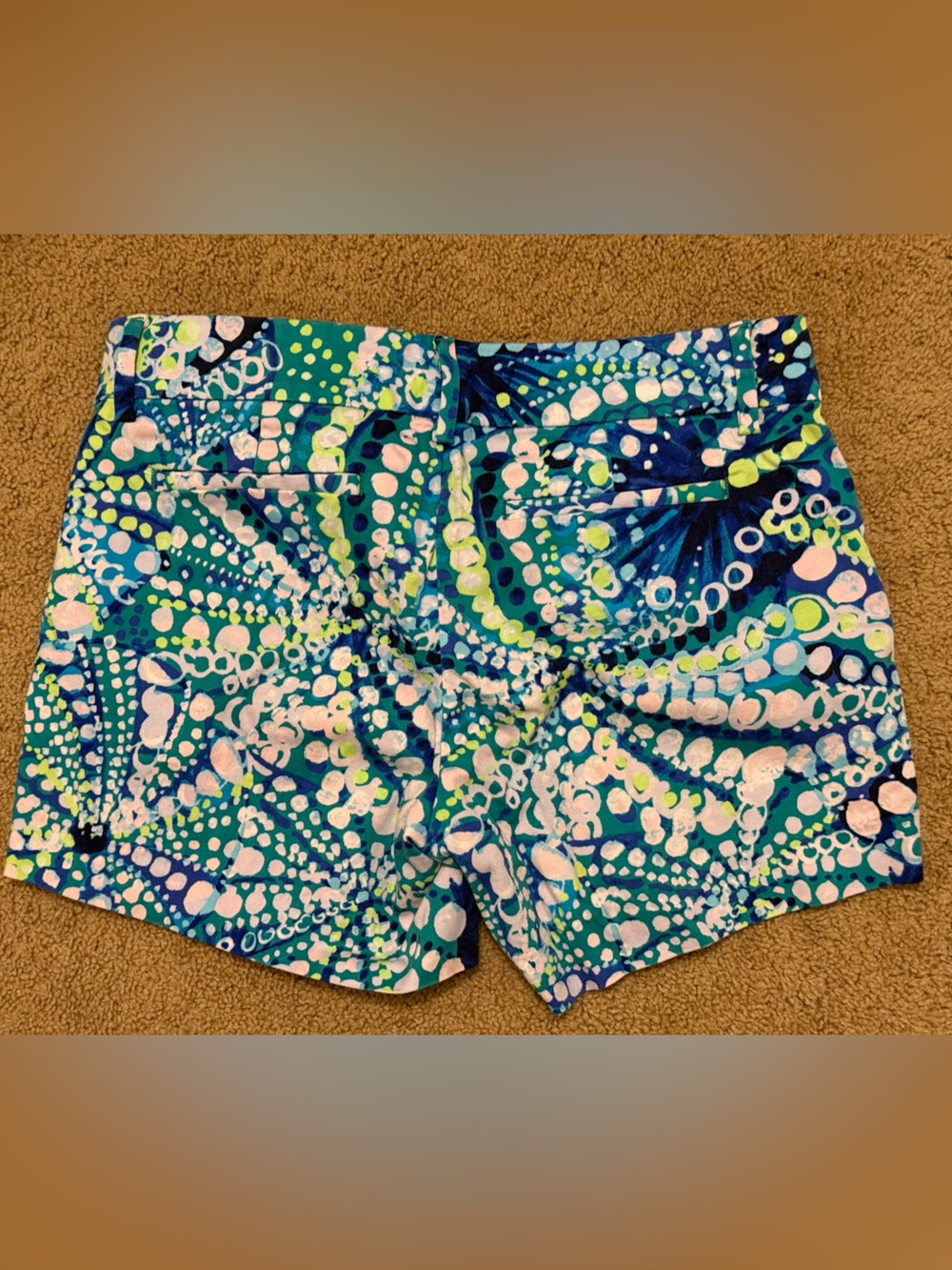 Lilly Pulitzer Callahan Shorts in “Botanical Green Hotter Spot” print - Picture 2 of 10